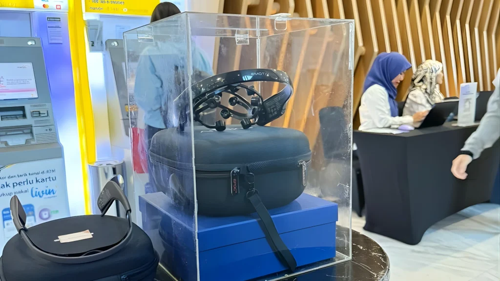 Alat Brain Profiling otaQku yang digunakan untuk mengukur dan menganalisis kekuatan serta fungsi otak peserta, membantu memahami potensi kognitif dan pola pengambilan keputusan secara lebih mendalam